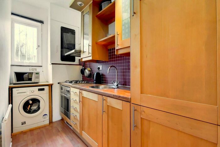 2 Bedroom Flat To Rent In New North Road, Islington, London, N1