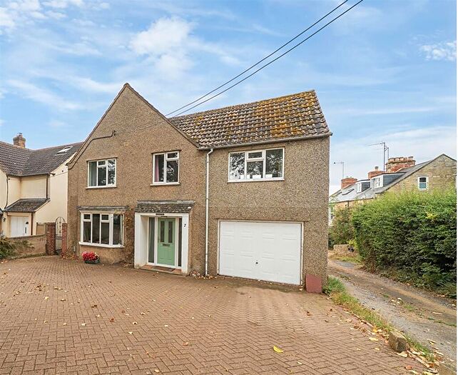 4 Bedroom Detached House For Sale In Worcester Road, Chipping Norton, OX7