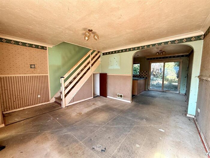 3 Bedroom Link Detached House For Sale In Wentworth Drive, Pinewood, IP8