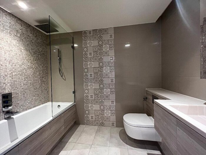 1 Bedroom Flat To Rent In Damac, Bondway, London, SW8