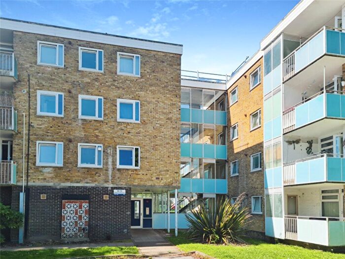 2 Bedroom Flat To Rent In Ellwood Avenue, Southampton, Hampshire, SO19