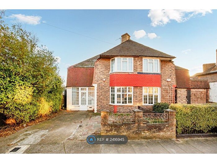 4 Bedroom Semi-Detached House To Rent In Foxglove Street, London, W12