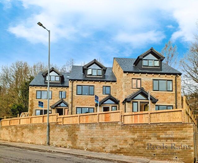 5 Bedroom Terraced House To Rent In Halifax Road, Todmorden, West Yorkshire, OL14