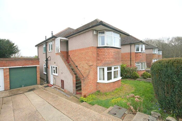 2 Bedroom Maisonette For Sale In Stamford Green Road, Epsom, Surrey, KT18