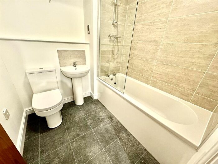 1 Bedroom Flat To Rent In Camlough Walk, Chesterfield, S41