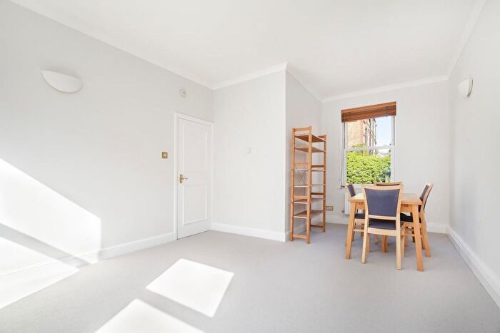 1 Bedroom Flat To Rent In Bolingbroke Road, London, W14
