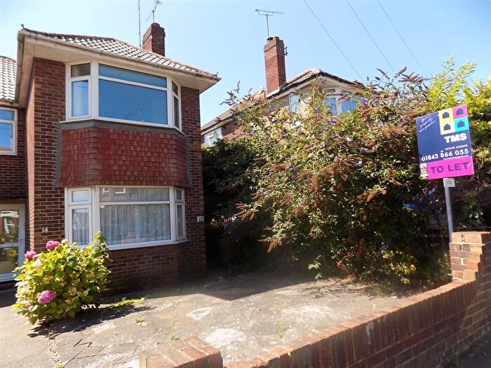 2 Bedroom Maisonette To Rent In West Cliff Road, Broadstairs, CT10