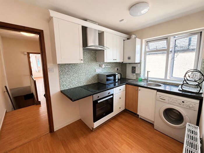 3 Bedroom Flat To Rent In Blackhorse Lane, London, E17