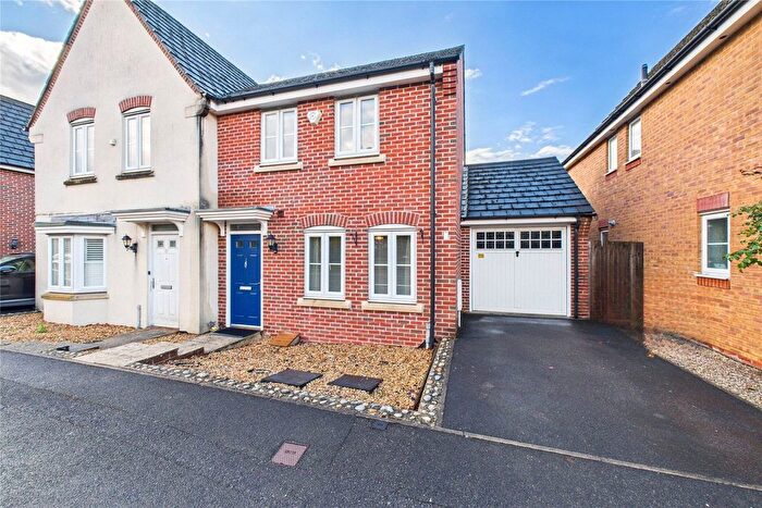 3 Bedroom Semi Detached House To Rent In Goddards Close, Farnborough, Hampshire, GU14