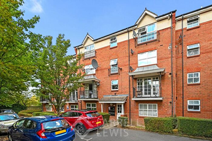 2 Bedroom Flat To Rent In Shaftesbury Gardens, North Acton, NW10
