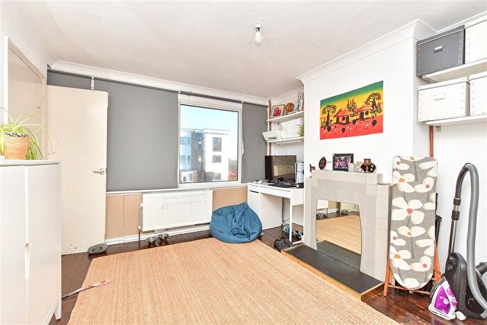 3 Bedroom Town House For Sale In All Saints Road, Sittingbourne, Kent, ME10