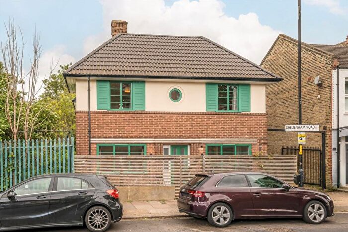3 Bedroom Flat For Sale In Cheltenham Road, Peckham, SE15