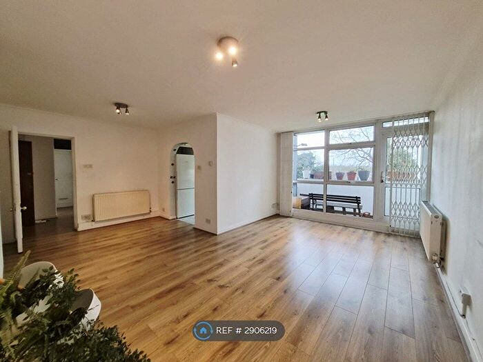 2 Bedroom Flat To Rent In Parson St, London, NW4