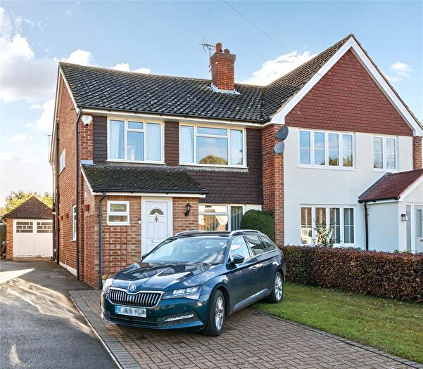 4 Bedroom Semi-Detached House For Sale In Beesfield Lane, Farningham, Dartford, DA4