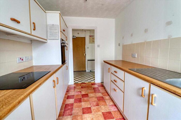 1 Bedroom Apartment For Sale In Westcliff Court, Clacton On Sea, CO15