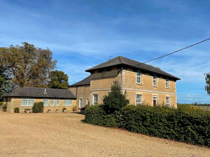 6 Bedroom Property For Sale In Carlby Road, Braceborough, PE9