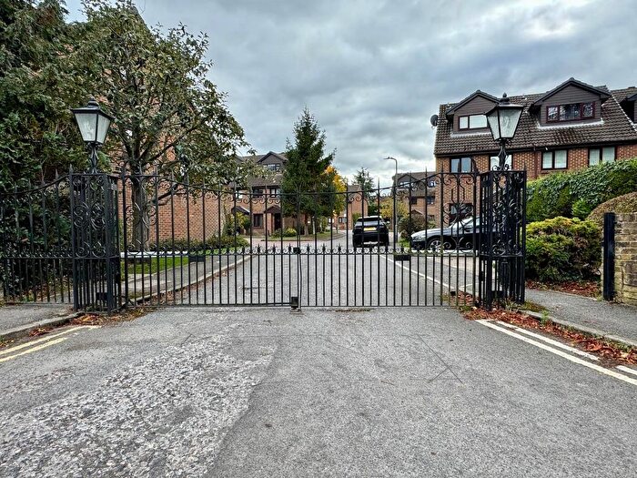 1 Bedroom Flat For Sale In Benwell Court, Sunbury-On-Thames, TW16