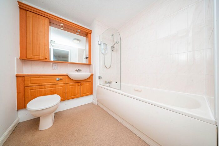 2 Bedroom Flat For Sale In / Fettes Row, New Town, Edinburgh, EH3