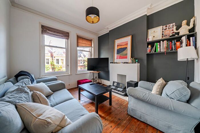 3 Bedroom Maisonette For Sale In Hailsham Avenue, Streatham Hill, London, SW2
