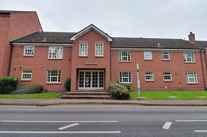 2 Bedroom Flat To Rent In Swan Road, Lichfield, WS13