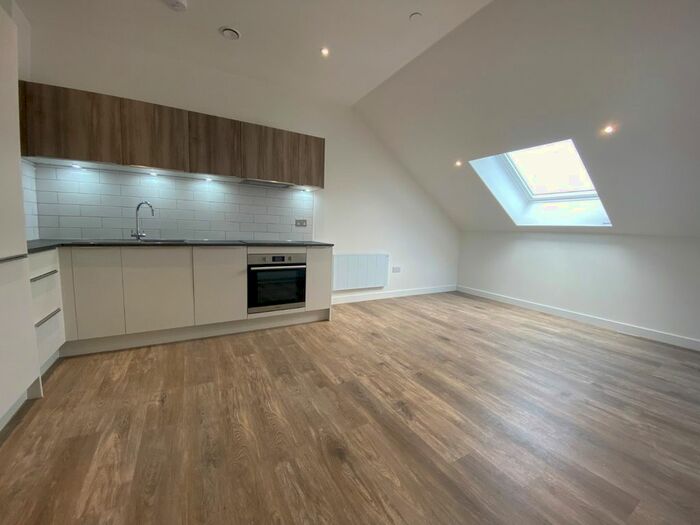 1 Bedroom Flat To Rent In London Road, Staines-Upon-Thames, Surrey, TW18