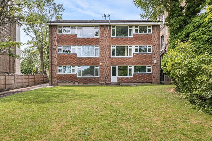 2 Bedroom Apartment For Sale In Lancaster Road, London, SE25