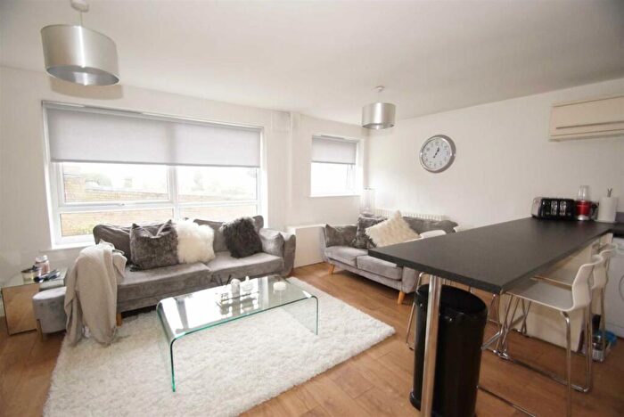 2 Bedroom Flat To Rent In Wensleydale Court, Stainbeck Lane, Leeds, LS7