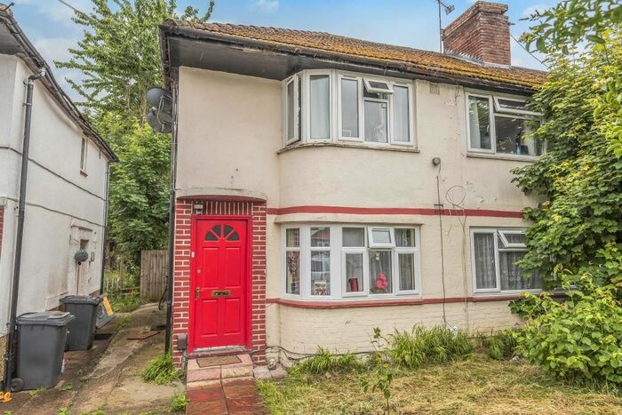 2 Bedroom Maisonette To Rent In Hampshire Avenue, Slough SL1