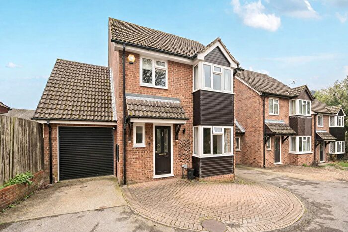 4 Bedroom Detached House For Sale In Worcester Avenue Basingstoke, RG22