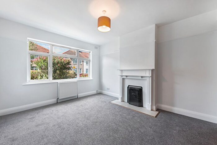 Maisonette To Rent In De'arn Gardens, Mitcham, CR4