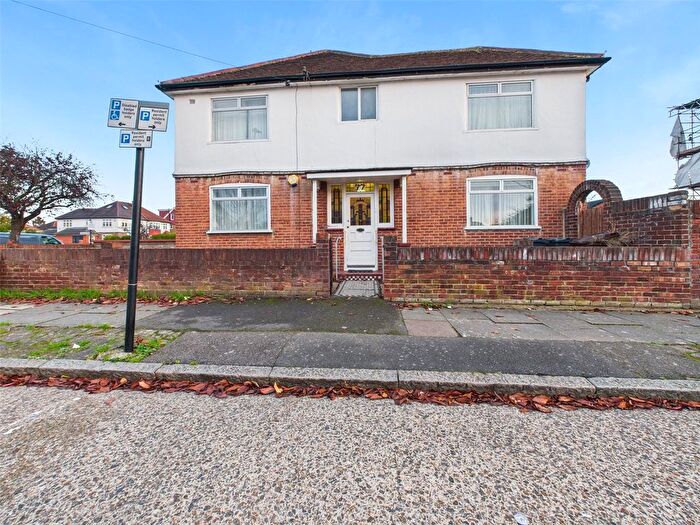 3 Bedroom Semi-Detached House To Rent In Central Avenue, Hounslow, TW3