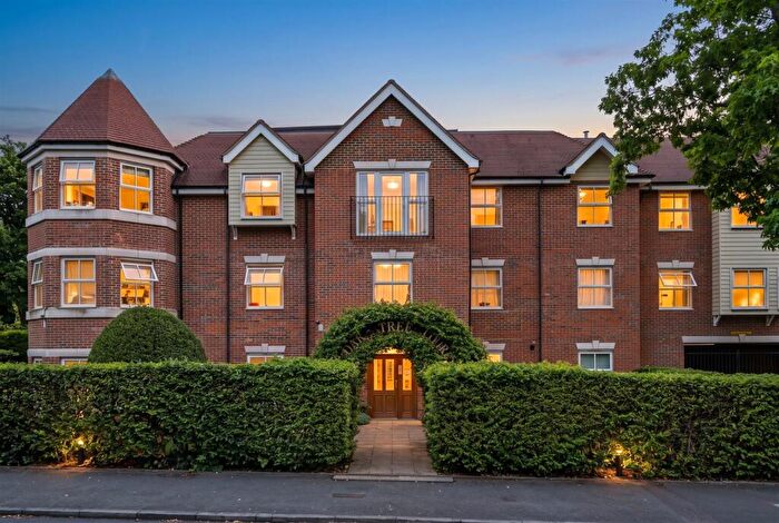 2 Bedroom Flat For Sale In Overton Road, Sutton, SM2