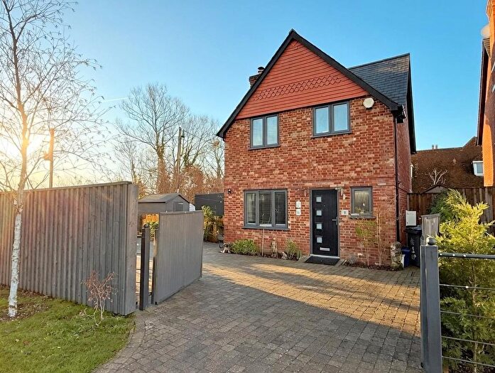 2 Bedroom Detached House For Sale In Lopcombe Place, Wash Water, RG20