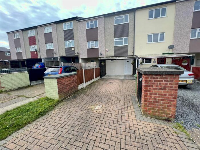 3 Bedroom Town House To Rent In Wilsner, Pitsea, Basildon, SS13