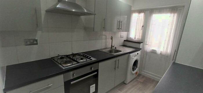 3 Bedroom Semi-Detached House To Rent In Stag Lane, Kingsbury, NW9