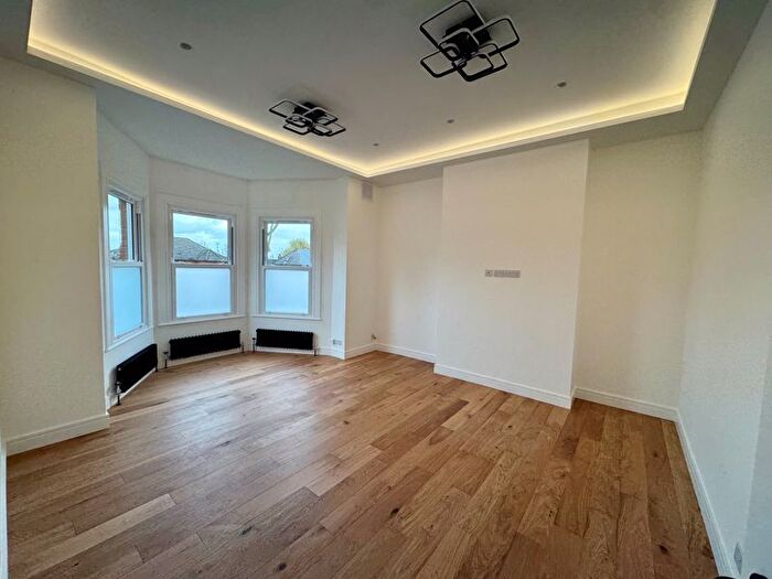 2 Bedroom Flat To Rent In Brownhill Road, London, SE6