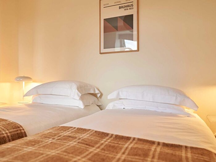 3 Bedroom Flat To Rent In Randolph Avenue, London, W9
