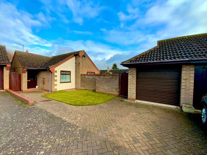 2 Bedroom Detached Bungalow For Sale In Orchard Close, Yelvertoft, NN6