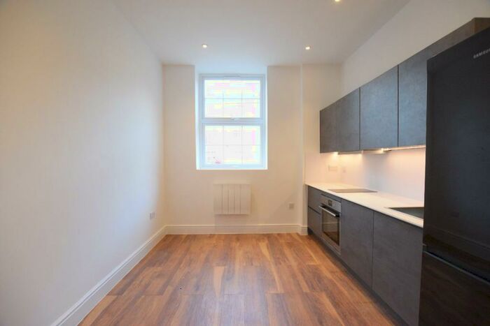 1 Bedroom Flat To Rent In Romford Road, E15