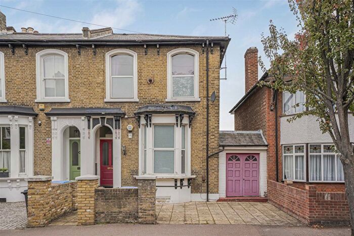 6 Bedroom Semi-Detached House For Sale In Pembroke Road, Walthamstow, London, E17