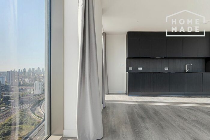 2 Bedroom Flat To Rent In Coppermaker Square, Stratford, E20