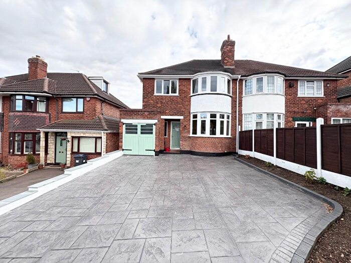 3 Bedroom Semi Detached House For Sale In Shipton Road, Sutton Coldfield, West Midlands, B72