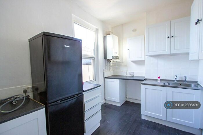 1 Bedroom Flat To Rent In Corporation Road, Newport, NP19