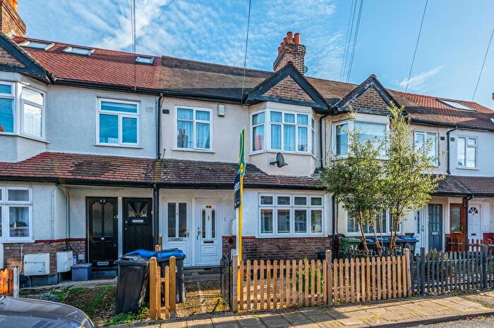 2 Bedroom Flat For Sale In Dinton Road, Colliers Wood, London, SW19