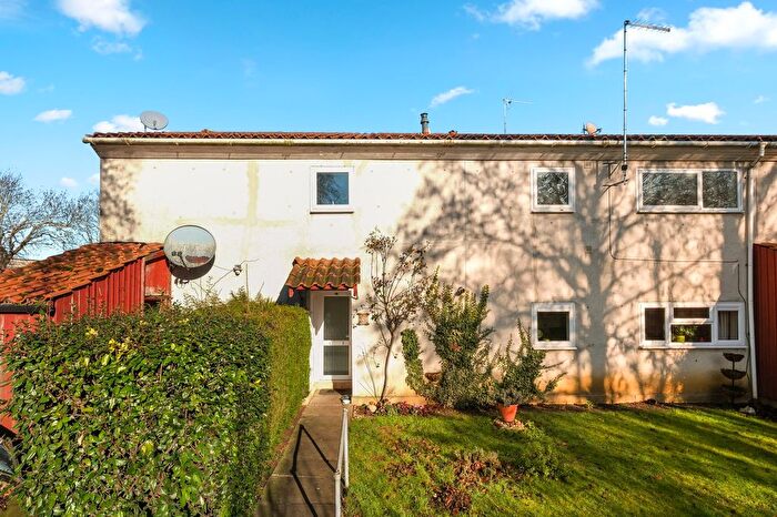 2 Bedroom Flat For Sale In Glovers Lane, Heelands, Milton Keynes, MK13