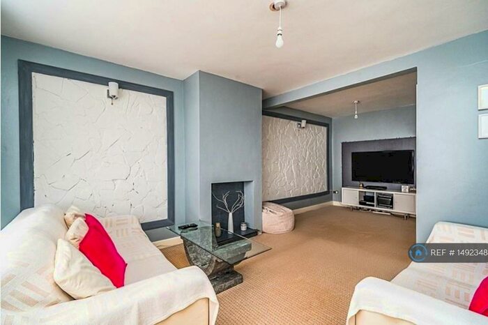 3 Bedroom Semi-Detached House To Rent In Lakeside Road, West Bromwich, B70