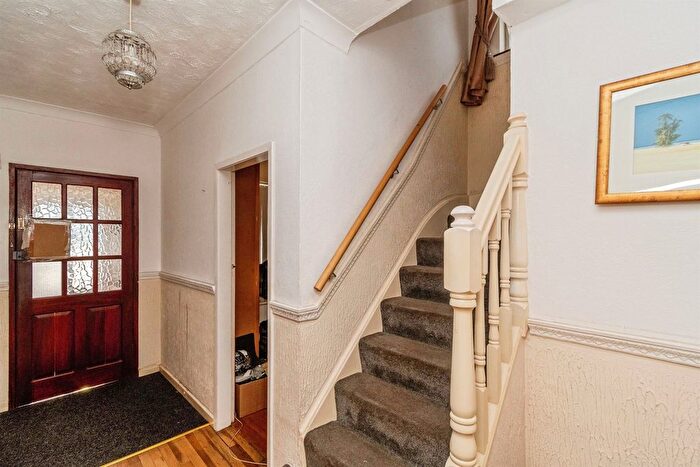 3 Bedroom Detached House For Sale In Brynmawr Road, Bilston, WV14