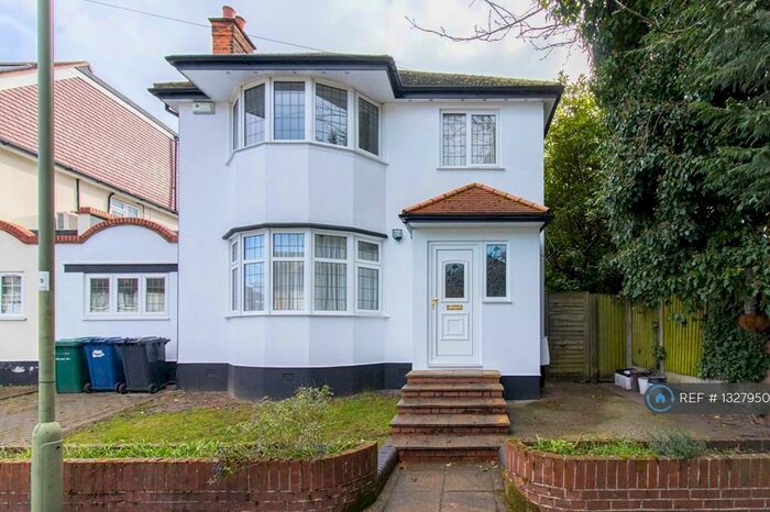5 Bedroom Detached House To Rent In Richmond Gardens, London, NW4
