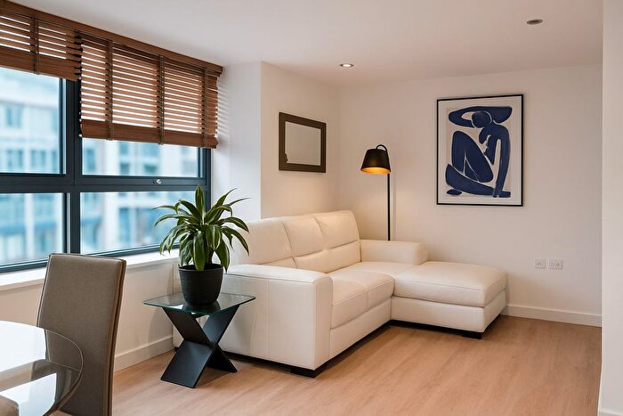 3 Bedroom Flat To Rent In Isabella Mews, London, N1