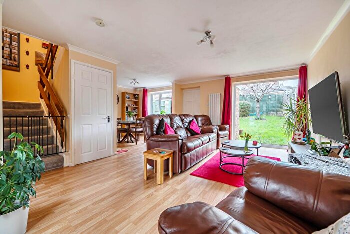 3 Bedroom Link Detached House For Sale In Galsworthy Drive, Caversham Park, RG4
